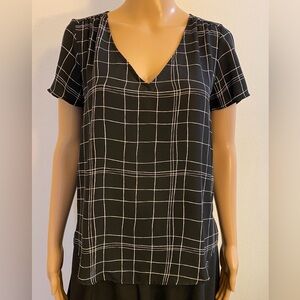 Forever 21 Black w/ White Pinstripes Short Sleeve V Neck Blouse